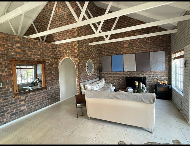 3 BEDROOM HOUSE FOR SALE IN MIDDEDORP